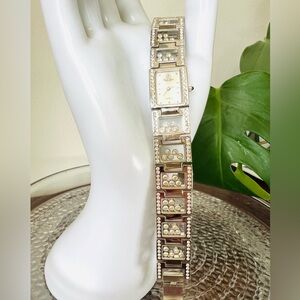 Victoria Wieck Beverly Hills 🆕 WORKING Floating Crystals faux diamonds Watch